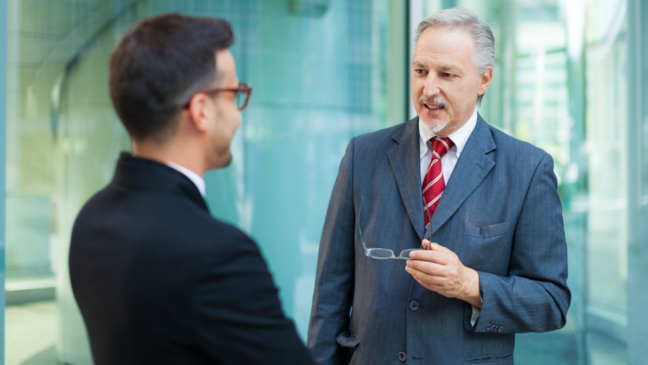 executivos conversando