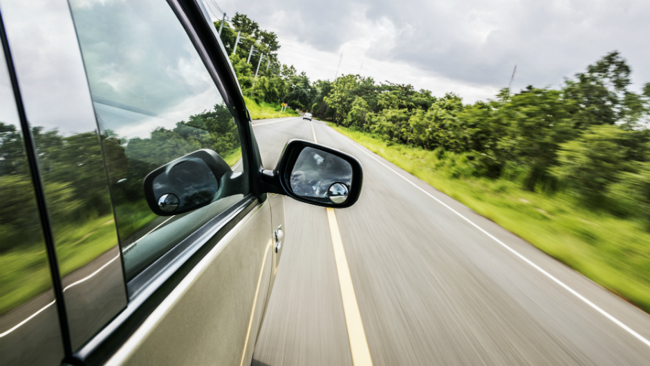carro na estrada