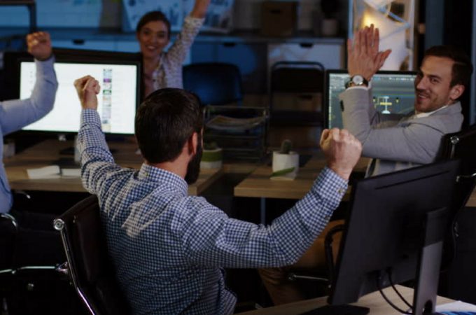 Copa do Mundo na empresa? Confira dicas de etiqueta para o profissional torcedor