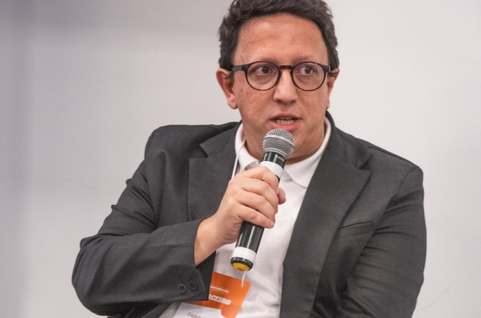 Como um banco reduz sua pegada de carbono (mesmo sem produzir nada)?